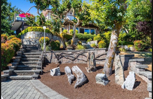 Regional District of Nanaimo House | Oceanview Guesthouse