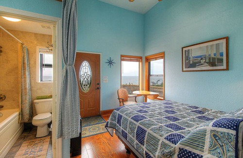Occidental House | Oceanview home w/ incredible views, sunroom, courtyard - near beaches/trails