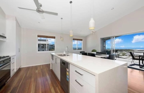 Bushland Beach House | Oceanview Luxe | 6BR Escape