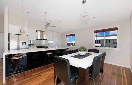 Bushland Beach House | Oceanview Luxe | 6BR Escape