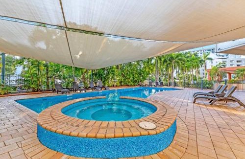 Darwin City Centre Apartment | Oceanview Resort Stay with Pool & Tropical Sunsets