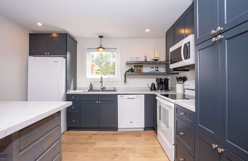 Canoe Cove House | Oceanview Retreat - Canoe Cove