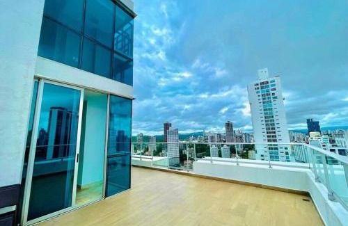 Panama City Apartment | Oceanview Stunning Pent-house