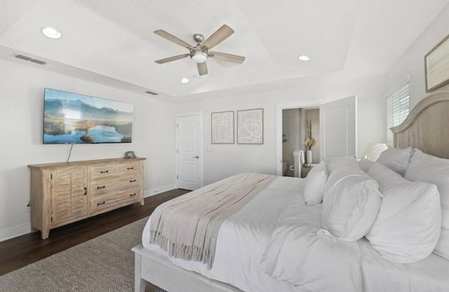 Jacksonville Beach House | Oceanwalk 2: Luxury townhouse just STEPS to beach!