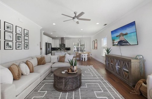 Jacksonville Beach House | Oceanwalk 2: Luxury townhouse just STEPS to beach!