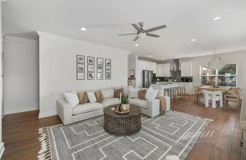 Jacksonville Beach House | Oceanwalk 2: Luxury townhouse just STEPS to beach!