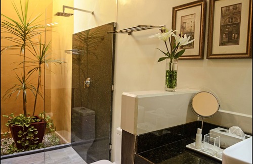 Centro Bed & Breakfast | Ochenta Y Dos an urban bed & breakfast
