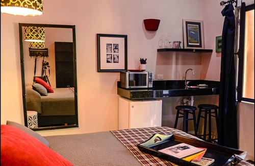 Centro Bed & Breakfast | Ochenta Y Dos an urban bed & breakfast