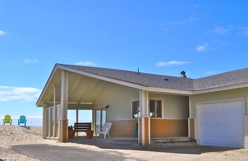 Bayshore House | Ocnfrt, Frplc, hot tub, pets! Avail. Aug. 24-27!