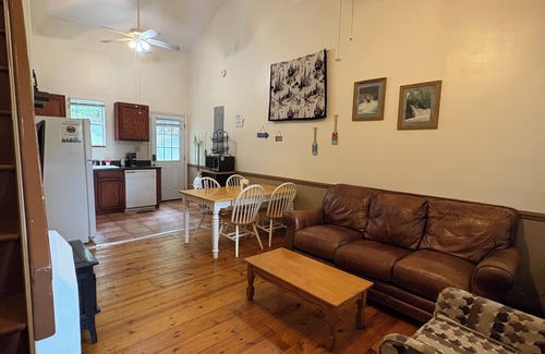 Benton Cabin | Ocoee Campin' - Cabins & Tent Camping near the Ocoee River/Mountain Foothills