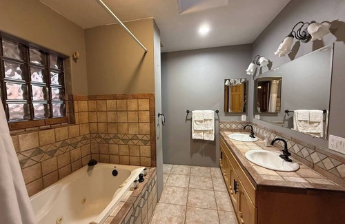Rio Rico House | Ocotillo Ranch, relax, enjoy the majestic mountains, wildlife and best sunsets.
