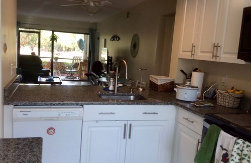 Ventura Condo | Oct 15-27 OPEN. Sunny, Quiet .Main floor ,Gated, WiFi-GOLF-pools,-Parks 30 min