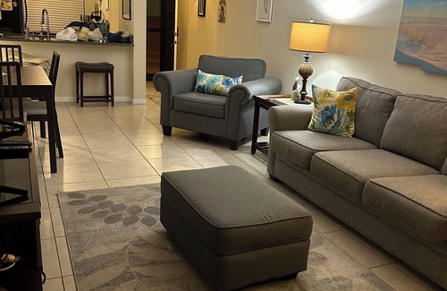 Ventura Condo | Oct 15-27 OPEN. Sunny, Quiet .Main floor ,Gated, WiFi-GOLF-pools,-Parks 30 min