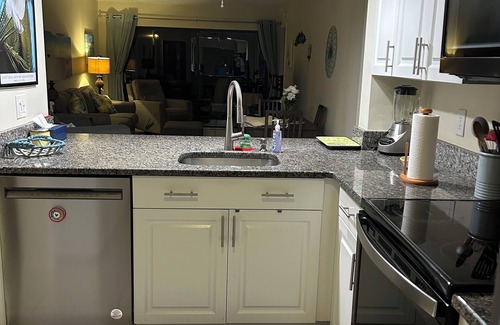 Ventura Condo | Oct 15-27 OPEN. Sunny, Quiet .Main floor ,Gated, WiFi-GOLF-pools,-Parks 30 min