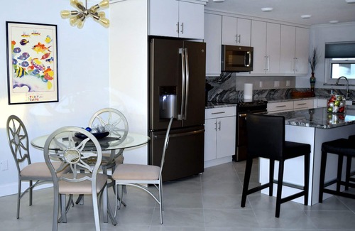 Daytona Beach Shores Condo | Oct/Bike Week @ 1102 Shores Club! Pool/NO-DRIVE Bch/Grills/Pickleball/BasktBall