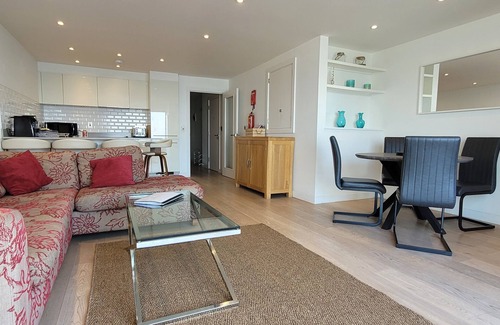 Newquay Apartment | Oct/Nov/Dec Reductions! Luxury 2 bed apartment, stunning views of Fistral Beach