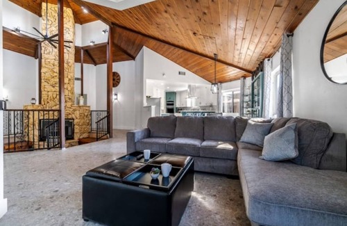 Visalia House | OctaFarmRetreat 🌳 Gateway To Sequoia Natl Park 🏔