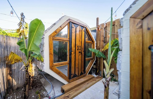 Las Carreras RV Rental | Octagon Cave Home by the Beach!