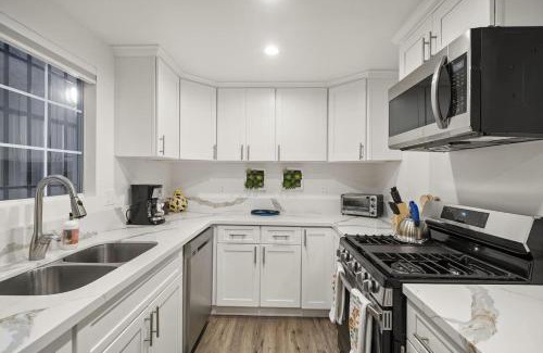 Los Angeles House | October Sale! 35 Off- Near Lax, Parking Wifi