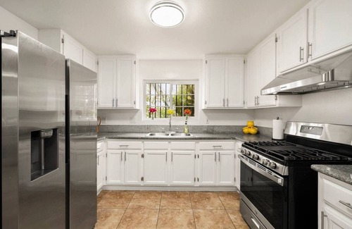 Los Angeles House | October Sale! 35% Off- Cozy Home near LAX+Parking