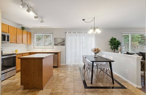 Westridge House | October Savings! 4bed 3bath Family Residence Near Large Park 25 min to Denver