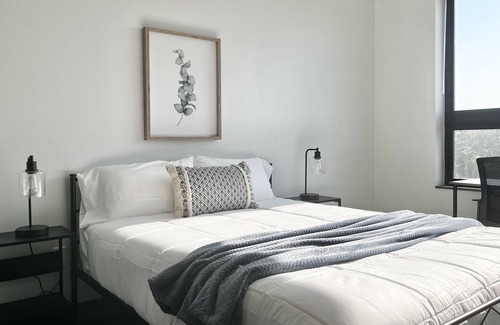 West Des Moines Apartment | ✧Odyssey at Keystone | Stunning 1BD Apartment✧