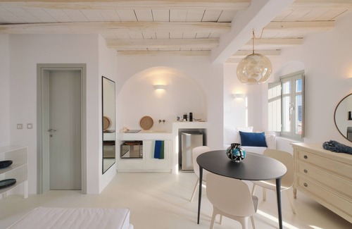 Milos Apartment | Odyssey Rock