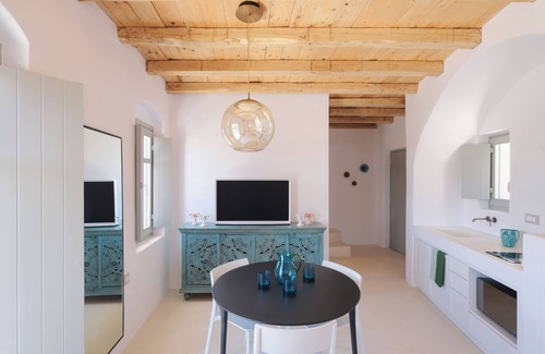 Milos Apartment | Odyssey Rock