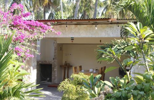 Rote Island Bed & Breakfast | Oemau Bungalow