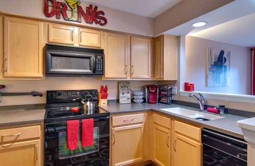 North Capitol Condo | ❤️of DWTN on the RIVER♥️Walk 2 BROADWAY & ALL/🎶🎸/2KING BDS/2BA/Free PRKG/POOL