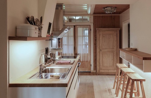 Ferenbalm Apartment | Ofenhaus 1805, Moderne und Tradition, Wohnung 1