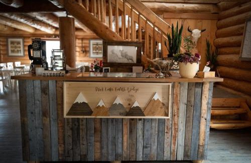 Rock Lake Villa | Off-Grid Mountain Lodge & 4 Cabins - Sauna, Hot Tub & Fishing