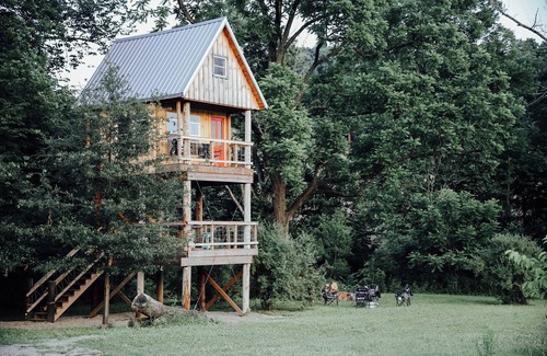 Frazeysburg House | Off grid Adventure at Tullihas in the Trees Treehouse
