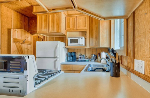 Anacortes House | Off-Grid Bungalow Cabin| Private Ranch | Sleeps 8