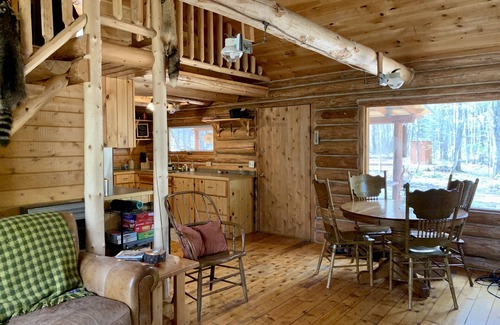 Wetmore House | Off-Grid Clean, Cozy Log Cabin 4.95 Star Rating 86 Reviews