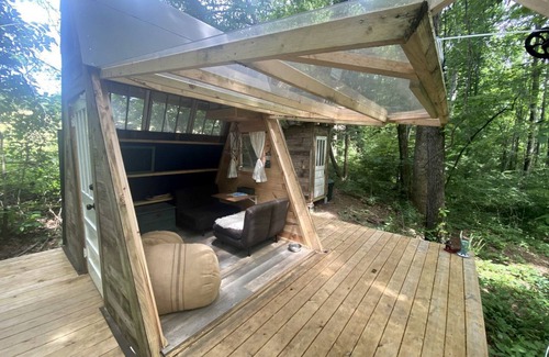 Grandview House | Off-Grid Experience in Cozy Mini A-Frame in Picturesque Tennessee