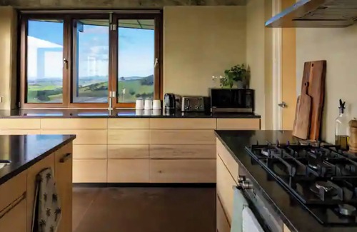 Mangapai House | Off-Grid Luxury - Soak In The View