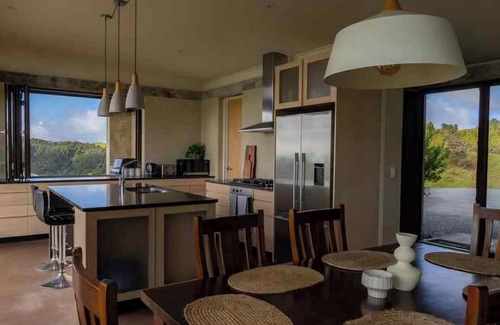 Mangapai House | Off-Grid Luxury - Soak In The View