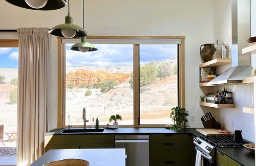 Cannonville House | Off-grid Modern Desert Retreat near Bryce Canyon