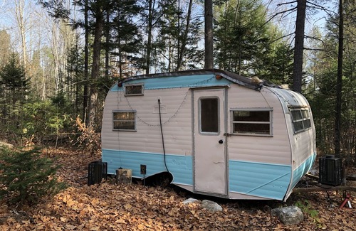 Chatham House | Off-Grid Retro Trailer in the heart of the White Mountain National Forest