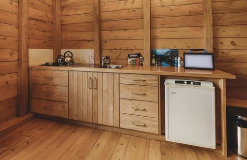 Kaimiro Cabin | Off-Grid River Retreat in Inglewood