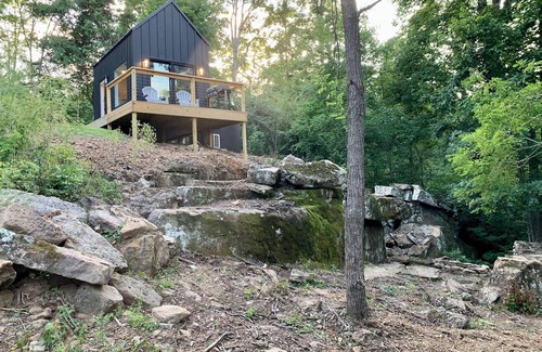 Fayetteville Cabin | Off-Grid Scandinavian Cabin on 23 acres only 15 Mins from the U of A