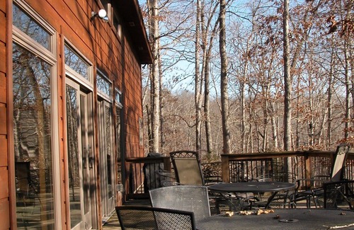 Bee Spring House | Off-Grid Solar Lakefront House/Private 80+ Wooded Acres On Nolin Lake