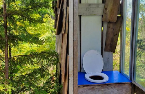 Ucluelet House | Off grid tiny home: the Seer tree house Medicine Farm