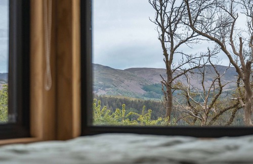 Llangollen Cabin | Off-Grid Woodland Retreat & Wild Sauna Near Llangollen