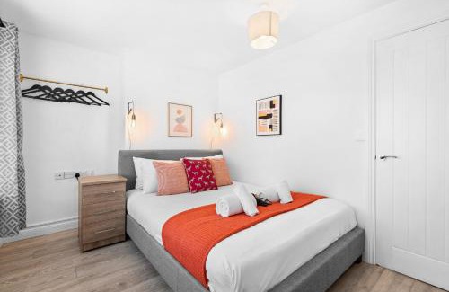 Landore Apartment | Off Road Parking, Garden, Smart Tv's in all rooms!
