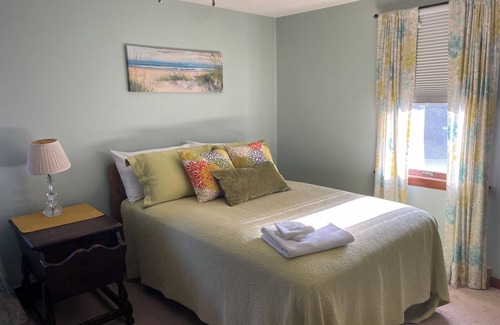 Lords Point Cottage | Off Season ROOM RENTAL with Fishers Island Views