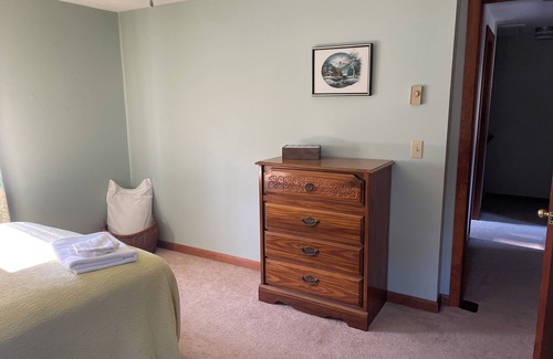 Lords Point Cottage | Off Season ROOM RENTAL with Fishers Island Views