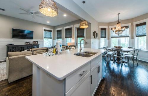 Santa Rosa Beach House | Off the Beachin' Path - 4BR Home with Golf Cart, 4 Bikes and Great Amenities!