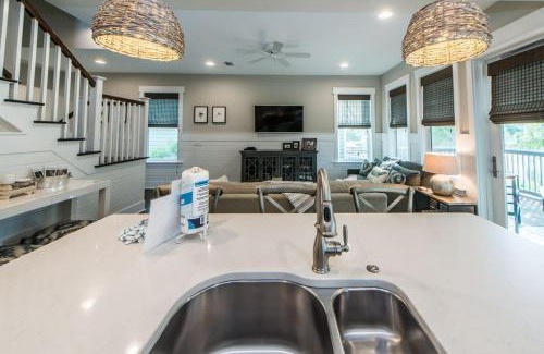 Santa Rosa Beach House | Off the Beachin' Path - 4BR Home with Golf Cart, 4 Bikes and Great Amenities!